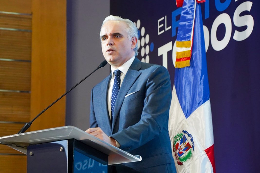 Sistema educativo público muestra crecimiento sostenido en escolaridad, tecnología y aprendizajes